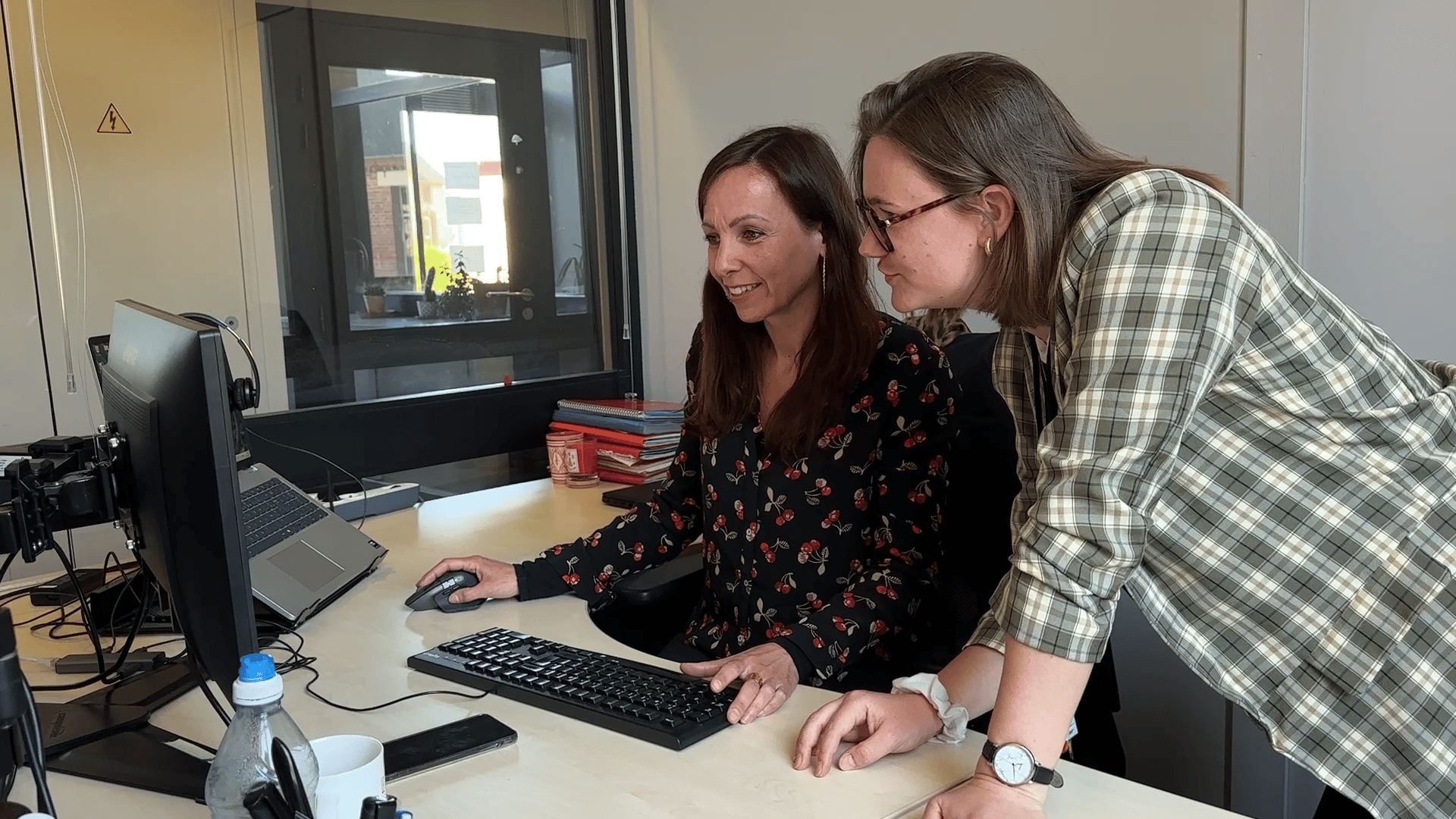 2 collaboratrices Ubiflow qui travaillent